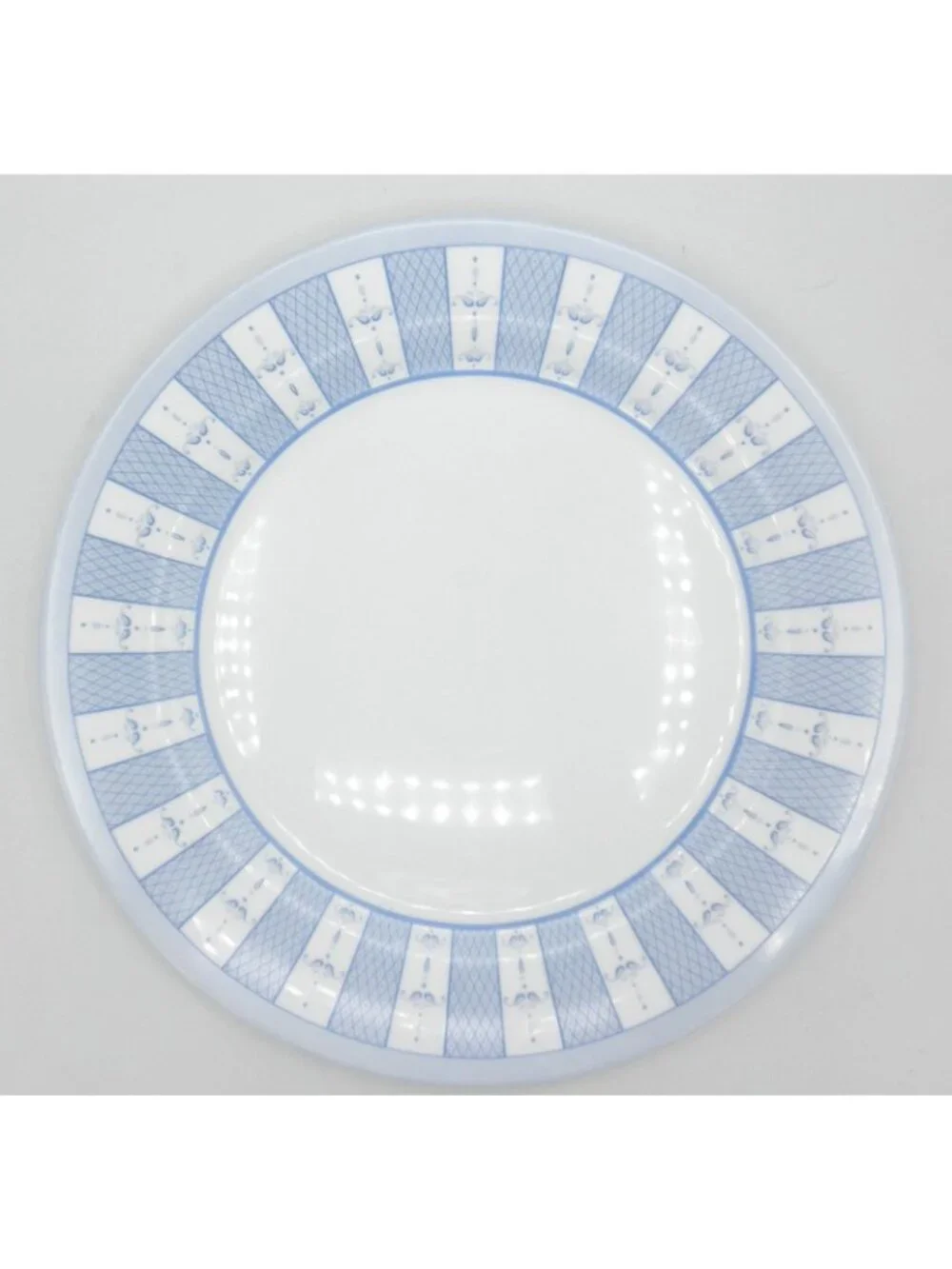 Martha Stewart Everyday Garden Trellis Dinner Plates 10.5 IN. Set of 3 Pattern